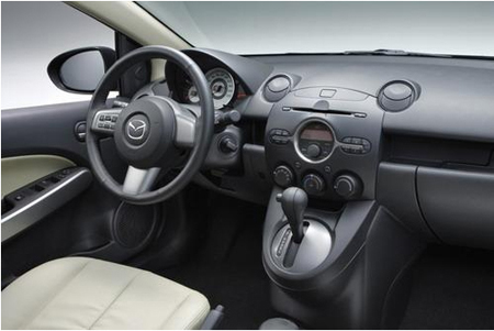 Mazda 2 2010 Interior. Mazda 2 Sedán panel