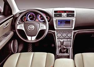 el interior del Mazda 6 Hatchback