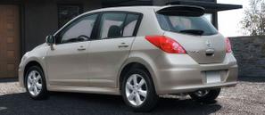 Nissan Tiida Hatchback trasera