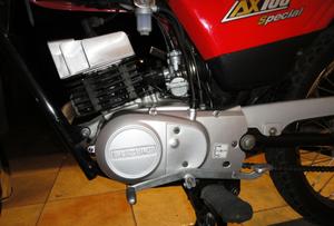 Suzuki AX 100 motor