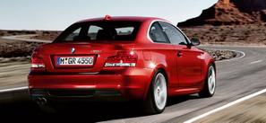 BMW Serie 1 Coupé trasera en marcha