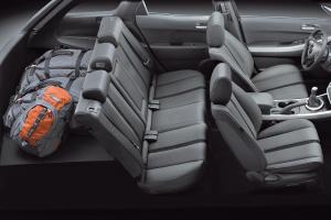 Mazda CX-7 interior vista completa