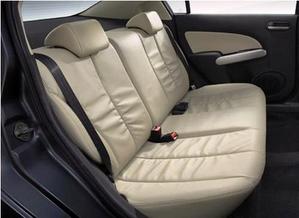 Mazda 2 Sedán interior