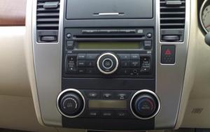 Nissan_tiida_hatchback_12 Nissan Tiida Hatchback panel - sonido