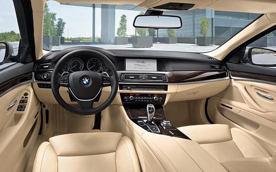 BMW Serie 5 interior panel
