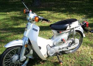 Honda C 70 1983 perfil
