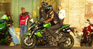 Kawasaki Z1000 el centro de todas as miradas