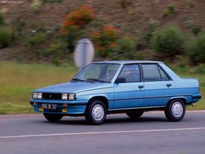 Renault 9 En marcha