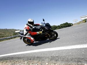 Yamaha YZF R1 wallpaper 10