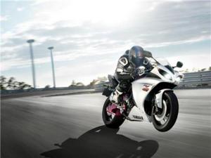 Yamaha YZF R1 wallpaper 2