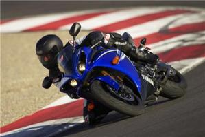 Yamaha YZF R1 wallpaper 7