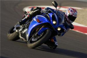Yamaha YZF R1 wallpaper 8