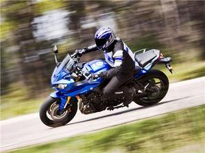 Yamaha Fazer 8 para amantes de la adrenalina