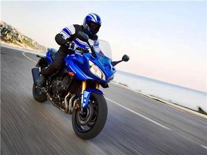 Yamaha Fazer 8 circulando
