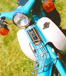 Honda C 70 detalle faro