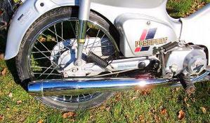 Honda C 70 exosto