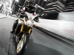 Yamaha Fazer 8 naked en marcha