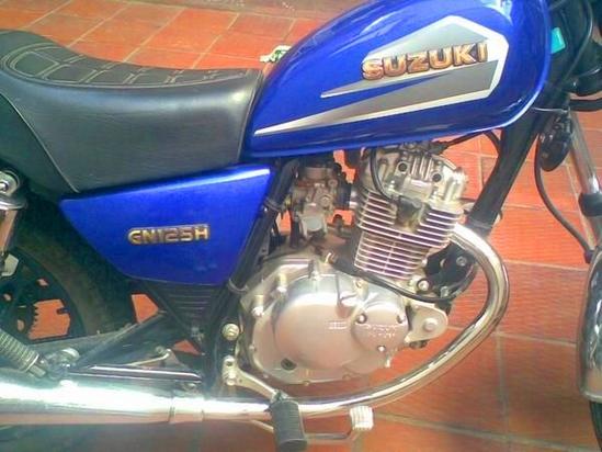 Suzuki GN 125 motor detalle