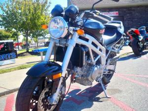 Unied Motors V2S 650 frontal izquiedo