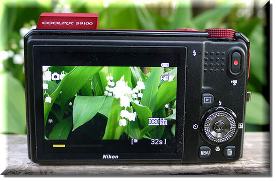 Nikon Coolpix S9100, Vista Trasera