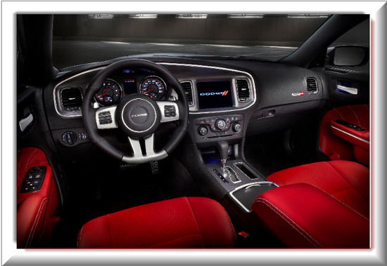 Dodge Charger SRT8, diseño interior