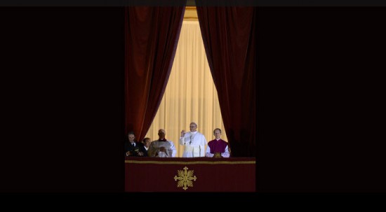 Primeras Imágenes de aparición del nuevo Papa