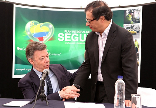 Se queda o se va: Gustavo Petro se aleja de la alcaldía de Bogota