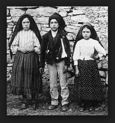 Los tres pastorcitos y la aparicion el 13 de mayo de la virgen de fatima 13 de mayo de la virgen de fatima