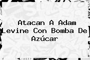 Atacan A <b>Adam Levine</b> Con Bomba De Azúcar